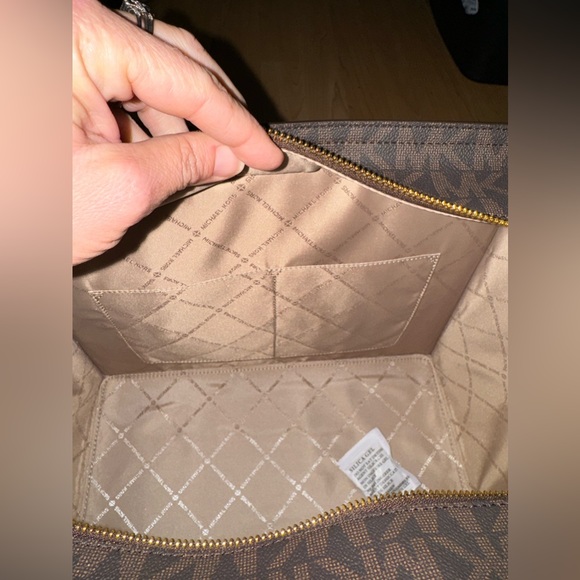 Michael Kors purse - Picture 5 of 6